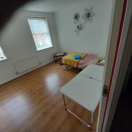 Private Rooms, 2 Showers In 3 Storey Hse, 25 Minutes Walk From Leicester City Centre Ngoại thất bức ảnh