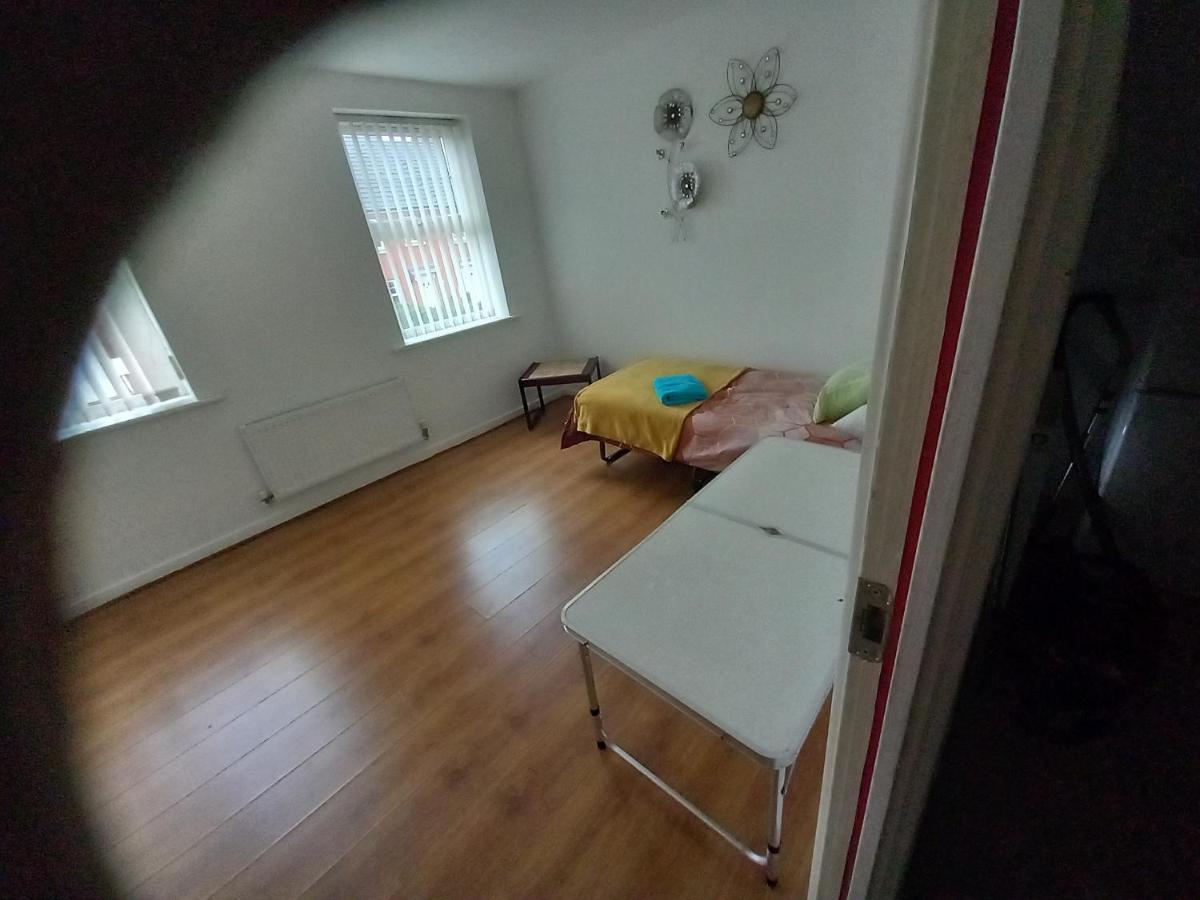 Private Rooms, 2 Showers In 3 Storey Hse, 25 Minutes Walk From Leicester City Centre Ngoại thất bức ảnh